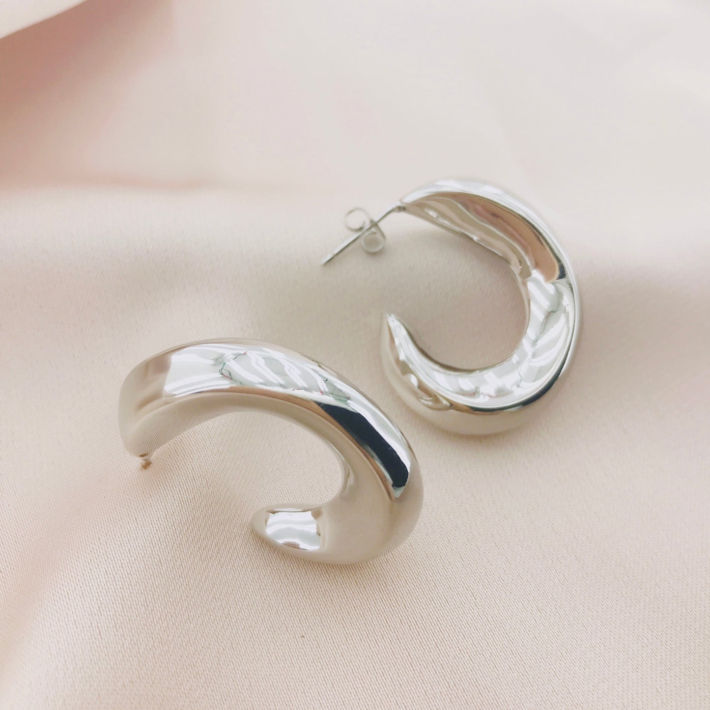 Women's Fashion Hollow Hoop Earring