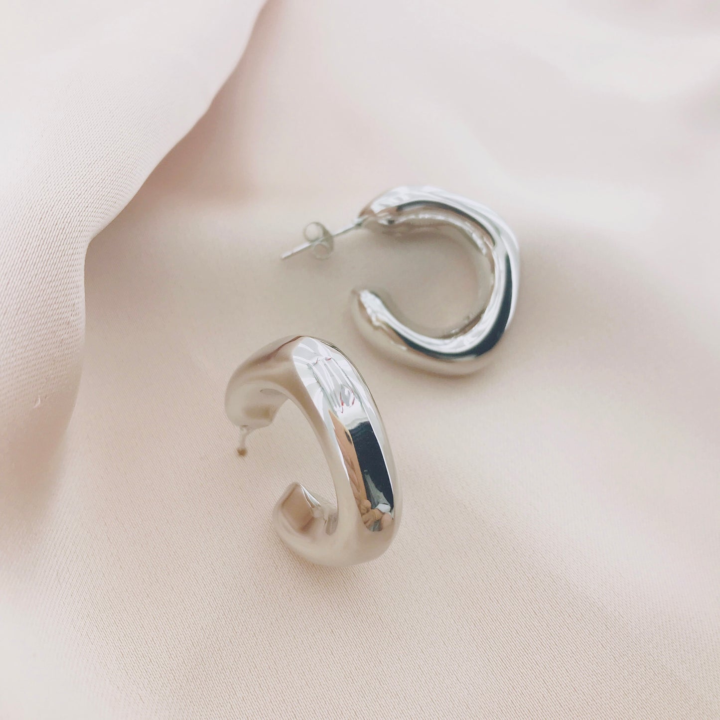 Women's Fashion Hollow Hoop Earring