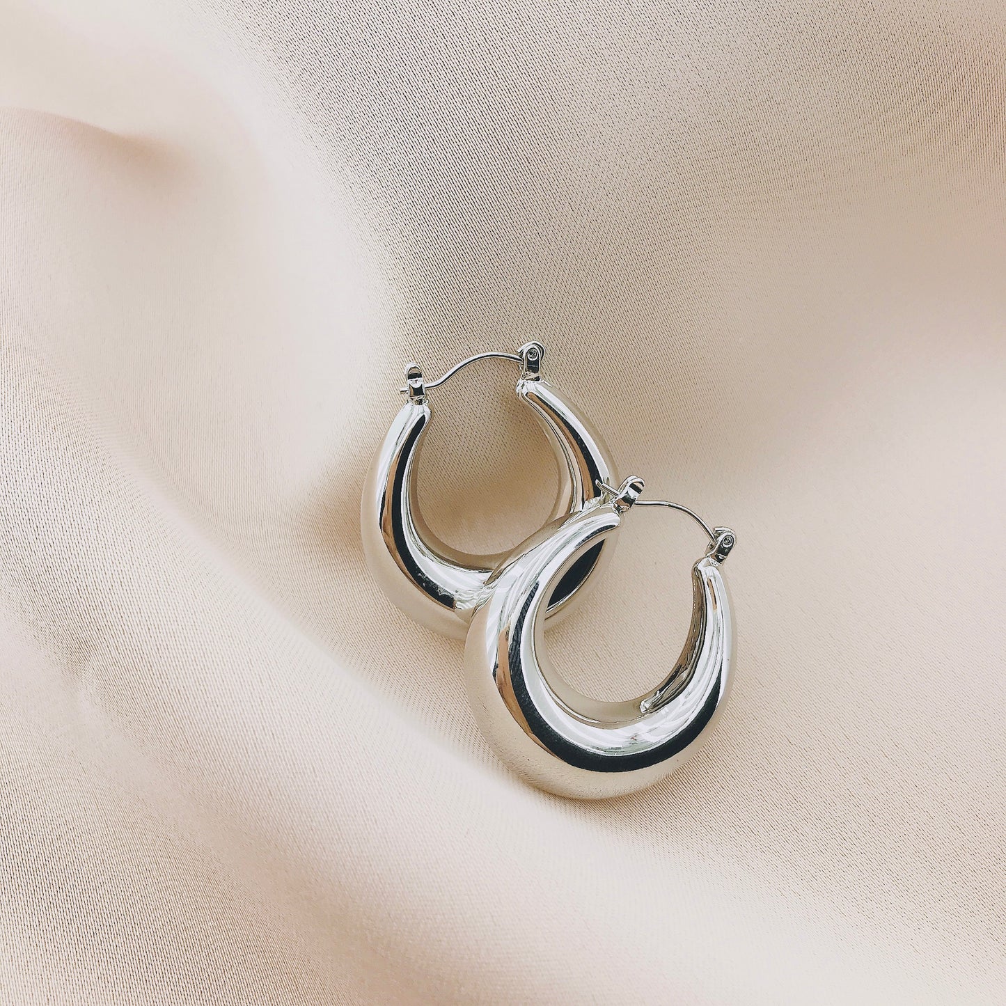 Women's Fashion Hollow Hoop Earring