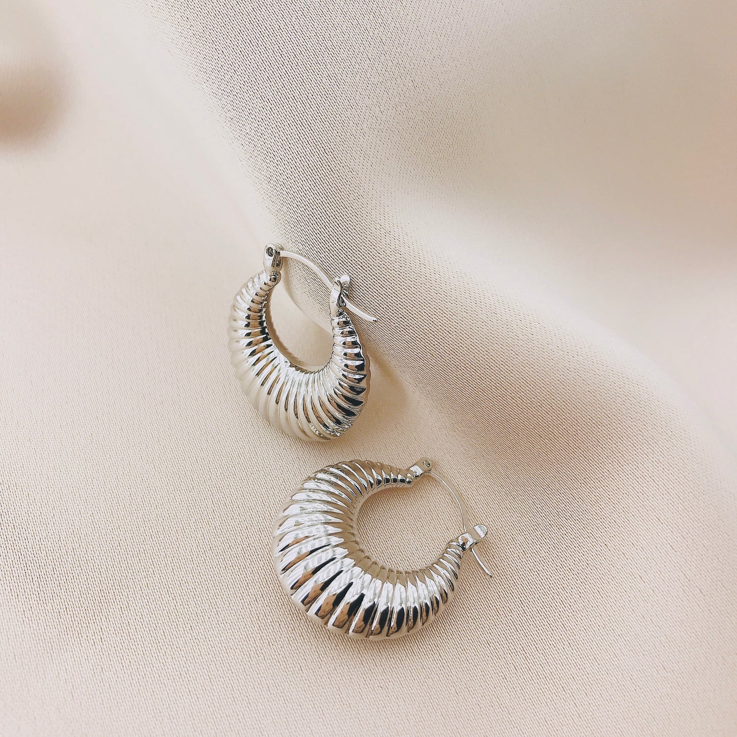 Women's Fashion Hollow Hoop Earring