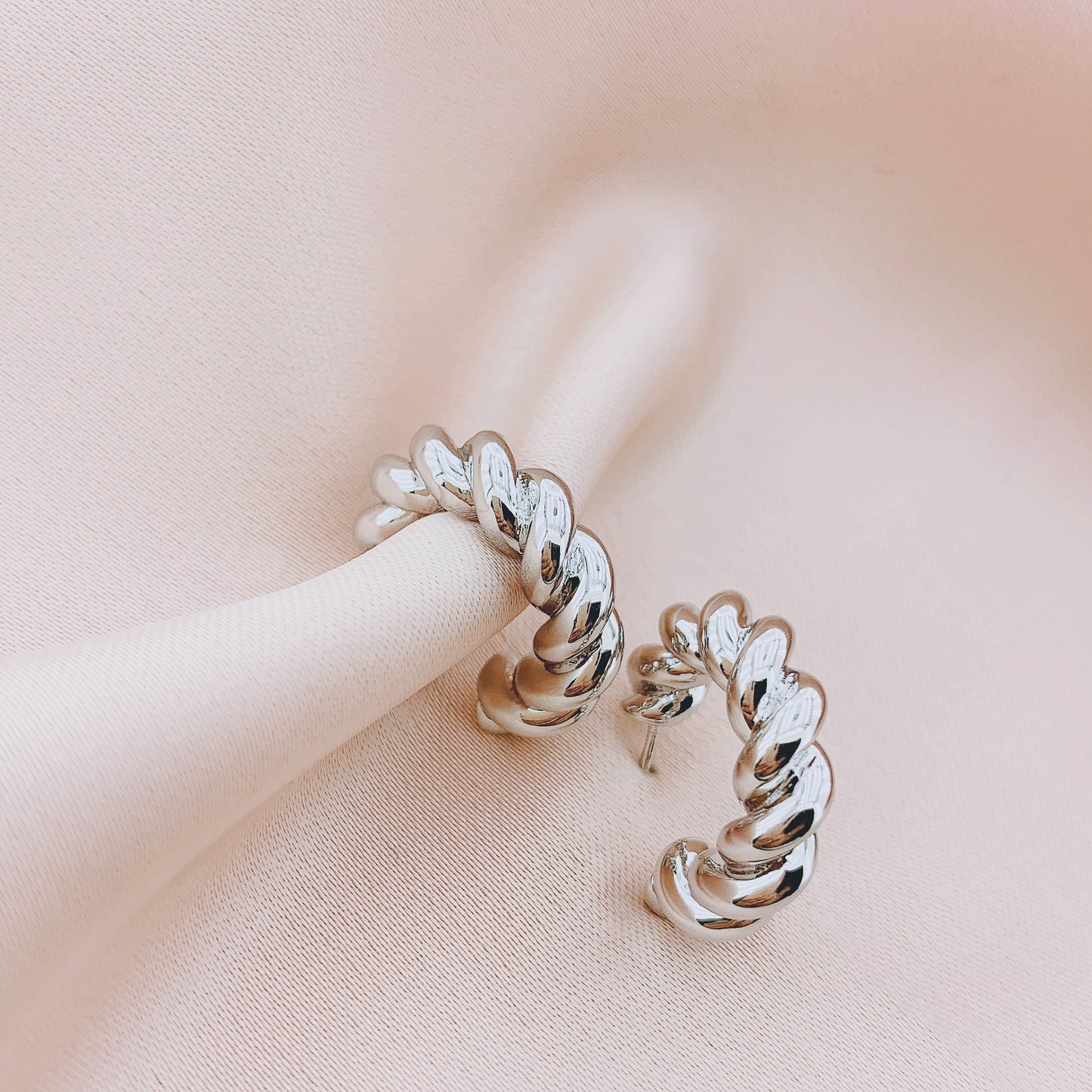 Women's Fashion Hollow Hoop Earring