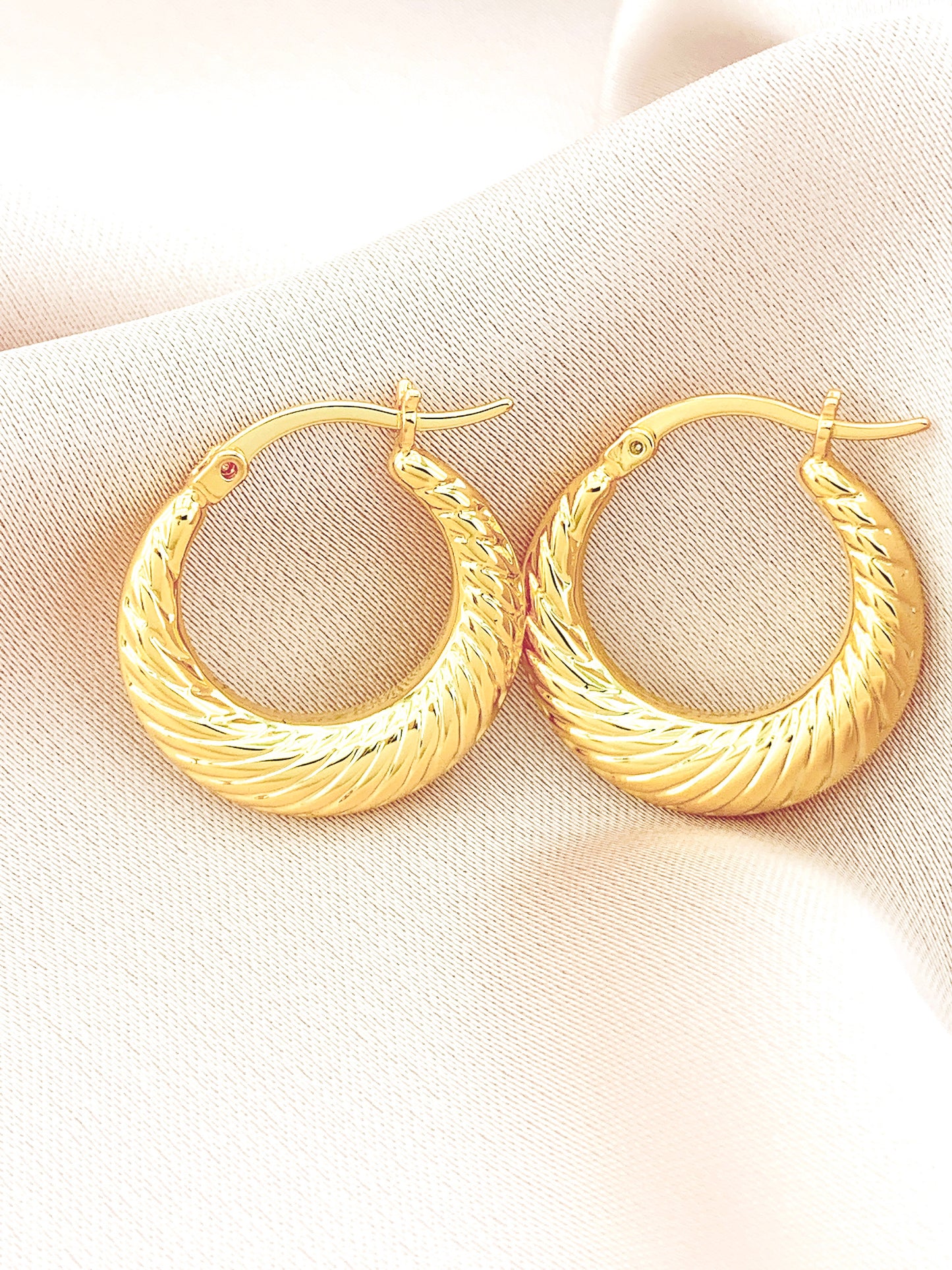 Women's Fashion Hollow Hoop Earring