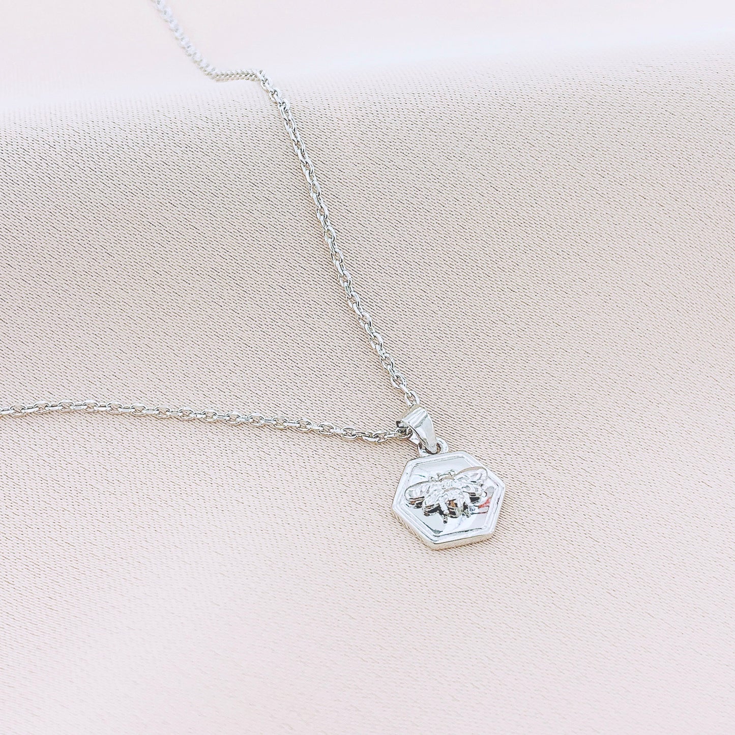 Women's Fashion Animal Honeybee Pendant Necklace