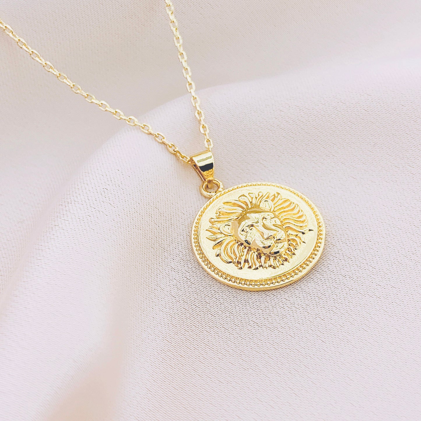 Women's Fashion Animal Lion Pendant Necklace
