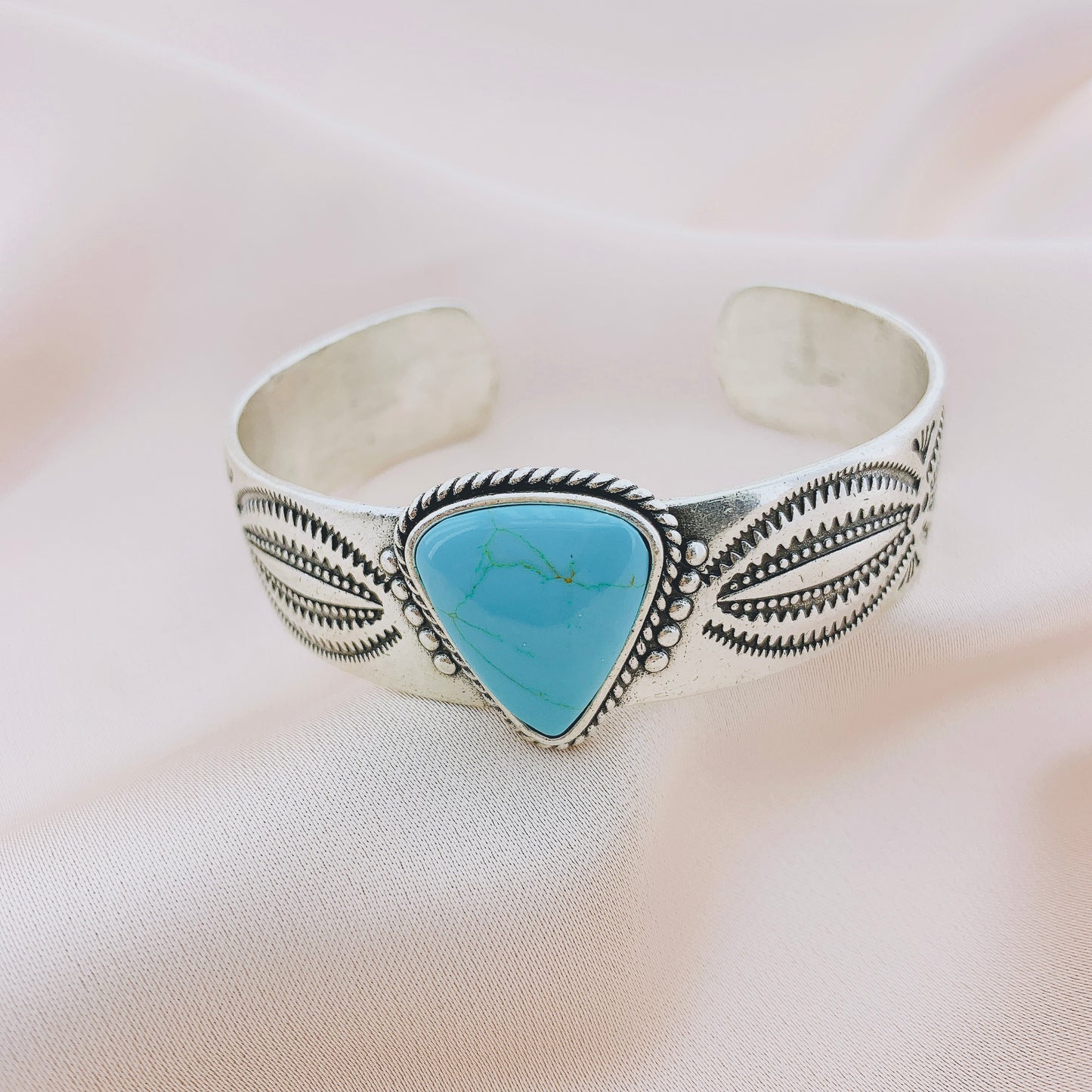 Women's Fashion Vintage Antique Bangle