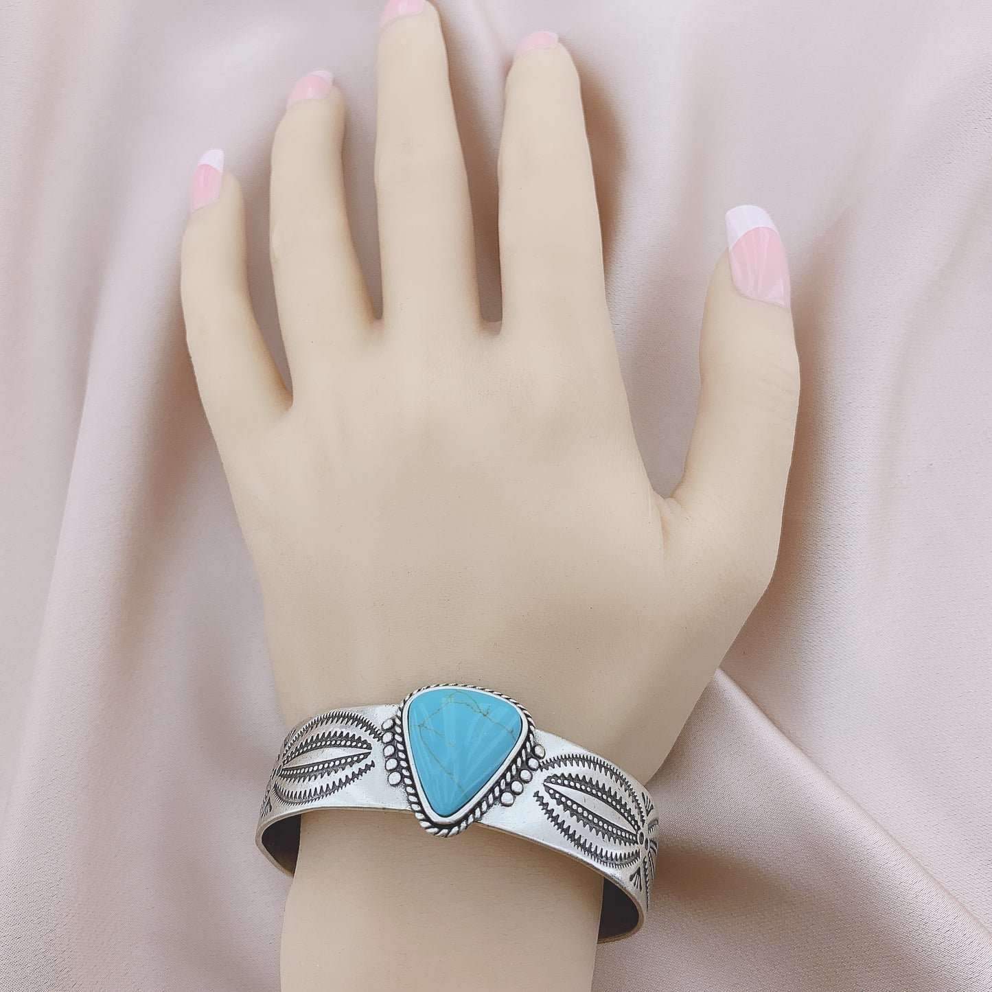 Women's Fashion Vintage Antique Bangle