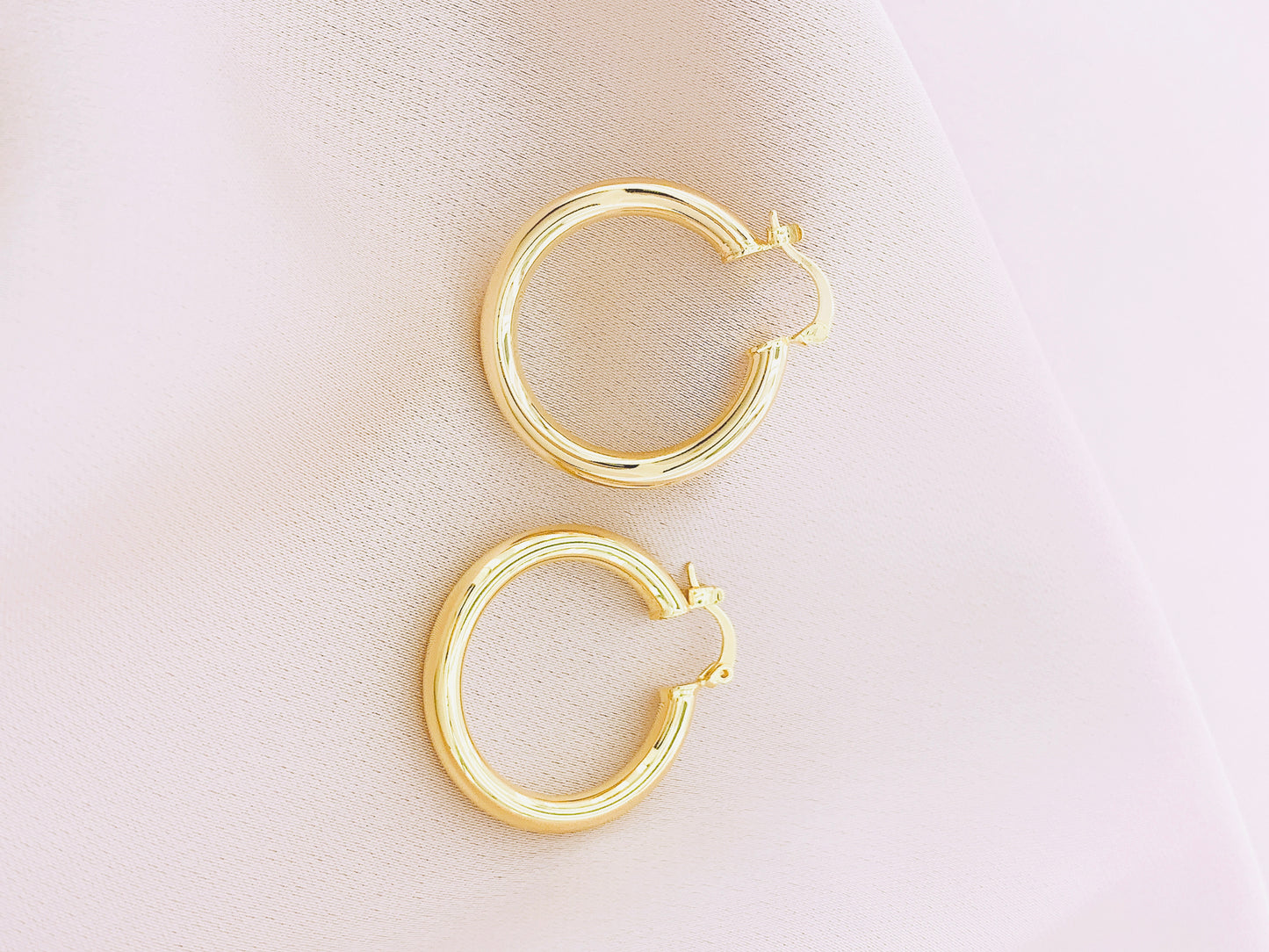 Women's Fashion Hollow Hoop Earring