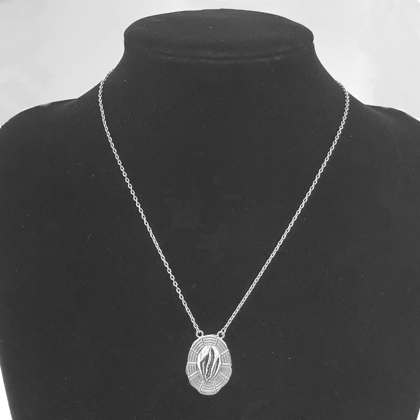 Women's Sea Shell Pendant Necklace